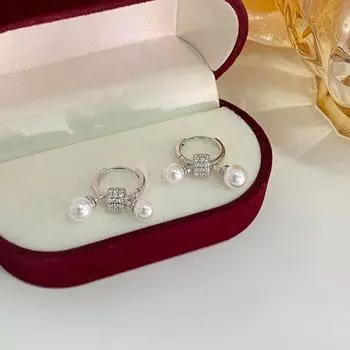 Легкие роскошные серьги-пуговицы с бриллиантовой инкрустацией из жемчуга для женщин, новый нишевый дизайн и темпераментные серьги