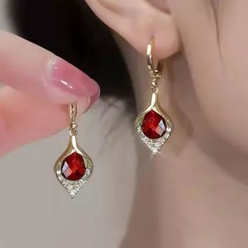 Легкие роскошные темпераментные элегантные серьги-подвески с камнем «кошачий глаз» красный