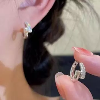 Легкие роскошные высококачественные серьги-пряжки с кристаллами, простые индивидуальные, асимметричные, универсальные серьги для женщин серебряный