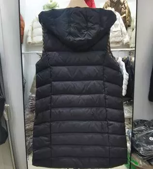 Легкий пуховик жилет женский средний и длинный с капюшоном большого размера приталенный теплый белый жилет из утиного пуха с приливом с обеих сторон L чёрный
