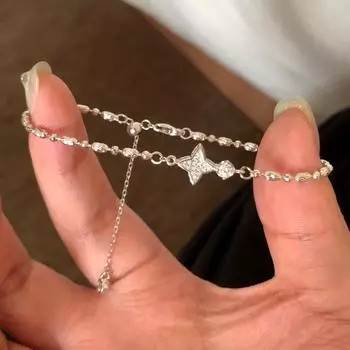 Легкий роскошный нишевый браслет с четырехконечной звездой из циркония для женщин, уникальный индивидуальный модный темперамент, трендовый универсальный браслет для поездок на работу и обратно, ювелирные изделия