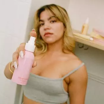 Легкий туман используется для изменения цвета черных пятен. Этот нежный спрей для тела мягко сгладит ваш самый упрямый спрей 100 мл One Size белый