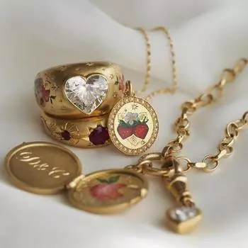 Легкое роскошное жемчужное ожерелье с клубникой для женщин, летняя фруктовая вечеринка, титановая сталь, вакуумное покрытие, 18-каратное настоящее золото Golden Ordinary Circle