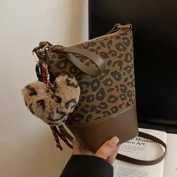 Сумка-ведро с леопардовым принтом, модная и стильная сумка для мобильного телефона, иностранная текстура, индивидуальная ленивая женская сумка для поездок на работу no pendant коричневый