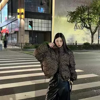 Леопардовый принт пуховик женский короткий 2024 зима новый воротник стойка мода утолщенный хлеб куртка S 95---62.5 kg цветной печати леопарда