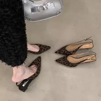 Леопардовый принт с острым задником пустые женские туфли летние толстые каблуки сандалии сумка голова ниша новинка 2025 юбка высокий каблук одинарные туфли 35