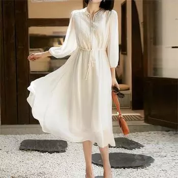 Летнее белое платье феи с вышивкой из тонкого и струящегося шелка Georgia S