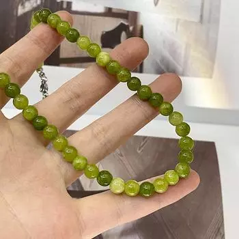 Летнее нишевое синее ожерелье ручной работы с французским зеленым агатом и цепочкой из бисера и винограда на ключицу