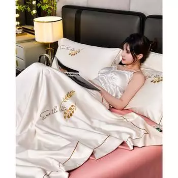 Летнее охлаждение с помощью комплекта из четырех предметов из стираного шелка Летнее одеяло с вышивкой из ледяного шелка с широкими краями и кондиционером 150*200cm