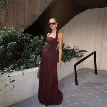 Летнее плиссированное длинное платье с бретелью через шею, женское платье без рукавов с квадратным воротником, А-силуэта, женское платье 2025 года, весна-лето, модное женское однотонное платье S кофейный