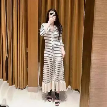 Летнее трикотажное платье в полоску с V-образным вырезом во французском стиле 2024 года Extra Large грязно-белый