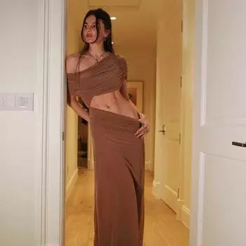 Летнее женское модное платье с диагональными плечами и открытой спиной, облегающее длинное платье S коричневый