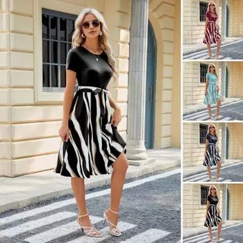 Летнее женское платье с принтом соответствующего цвета с короткими рукавами и круглым вырезом с поясом и узкой талией с бантом и декором трапециевидной формы с большим подолом длиной до колена, женское вечернее платье миди для поездок на работу M чёрный