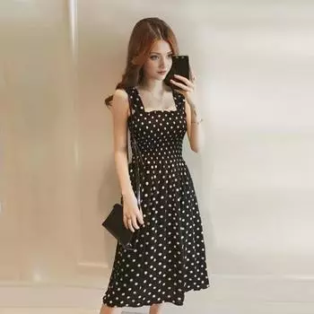 Летнее женское платье в горошек без рукавов с эластичным бюстом с квадратным вырезом трапециевидной формы с большим подолом плиссированное платье до середины икры для свиданий и покупок миди-платье M чёрный