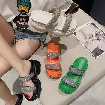 Летние босоножки и тапочки на толстой подошве «Бисквит». Туфли и тапочки на высоком каблуке с открытым носком и стразами. 35 белый