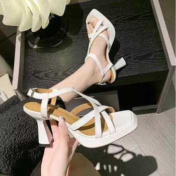Летние босоножки на высоком каблуке женские с открытым носком на полой платформе с перекрестными ремешками на толстом каблуке сандалии модные однотонные таконы женские элегантные 34 белый
