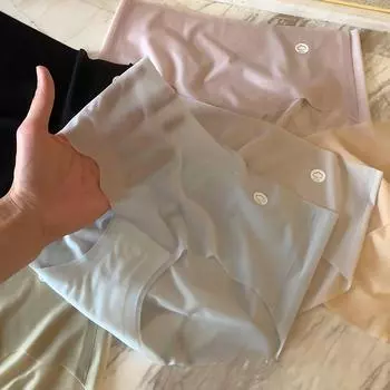 Летние быстросохнущие трусики без следов женские 3D персиковые бедра дышащие антибактериальные невидимые трусы из ледяного шелка M светло-желтого