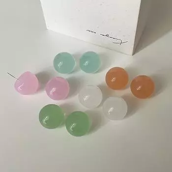 Летние маленькие свежие серьги-гвоздики из смолы с круглыми шариками карамельного цвета, женские милые и симпатичные серьги с индивидуальным стилем, модные серьги с темпераментом