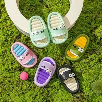 Летние милые детские модные тапочки с мультяшным динозавром, открытые носки, милые повседневные пляжные туфли для мальчиков и девочек 2024 года, обувь для родителей и детей 15 чёрный