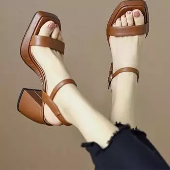 Летние модные женские босоножки на высоком каблуке с открытым носком и квадратным носком на толстом каблуке 35 чёрный