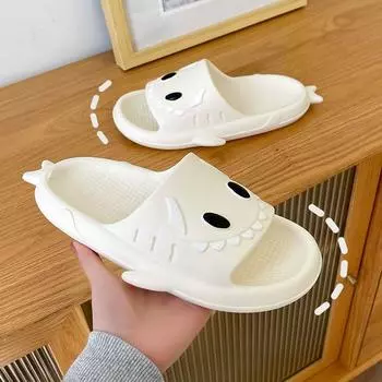 Летние мягкие женские тапочки с акулами, аниме-обувь для женщин 2024 года, кавайные сандалии, круглые шлепанцы, симпатичные розовые рыбки снаружи, мультяшные, W 39 36
