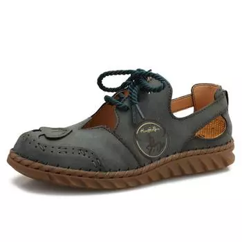 Летние новые модные плоские сандалии с вырезами, повседневные туфли для мамы, женские кожаные сандалии с мягкой подошвой и закрытым носком для женщин среднего возраста 35