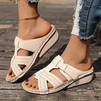 Летние новые однотонные тапочки с покатым каблуком в форме рыбьего рта и полыми простыми римскими нескользящими кожаными тапочками 36 чёрный