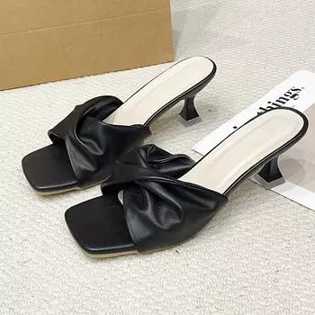 Летние новые простые босоножки на высоком каблуке на одном ремешке, туфли на высоком каблуке-рюмочке, французская женская верхняя одежда, полушлепанцы с перекрученным верхом, пляжные 35 чёрный