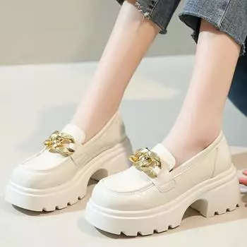 Летние новые стильные женские модные туфли с металлическим украшением на толстой подошве и нескользящими высокими каблуками для повседневного отдыха, удобные однотонные мокасины 35 чёрный