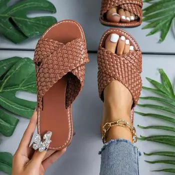 Летние новые тапочки с круглым носком и плоской подошвой женские импортные торговые большие размеры простые плетеные пляжные классные тапочки оптом 36 серебряный