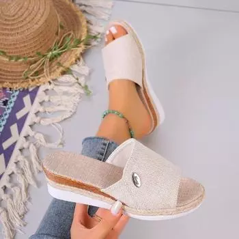 Летние новые тапочки с наклонным каблуком и толстой пеньковой веревкой, импортные тапочки большого размера 2025 года, горячая распродажа, пляжные женские тапочки 36