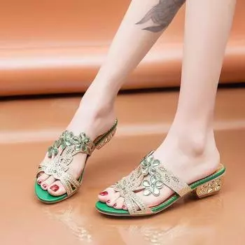 Летние новые тапочки со стразами 2024 года, женские повседневные тапочки на толстом каблуке, модные пляжные тапочки 35 чёрный