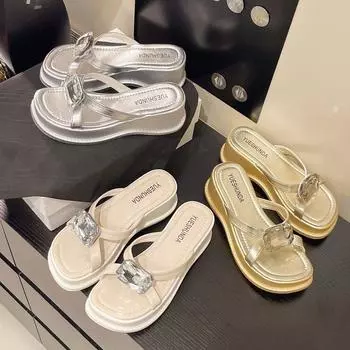 Летние новые универсальные тапочки высокого класса с крупными стразами, нишевый дизайн, на высоком каблуке с квадратной головкой, повседневные взрывные классные тапочки 35 серебряный