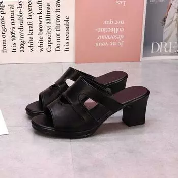Летние новые водонепроницаемые тапочки на высоком каблуке, классные тапочки с толстым каблуком и полым рыбьим ртом, повседневные туфли для женщин среднего и пожилого возраста 35 чёрный