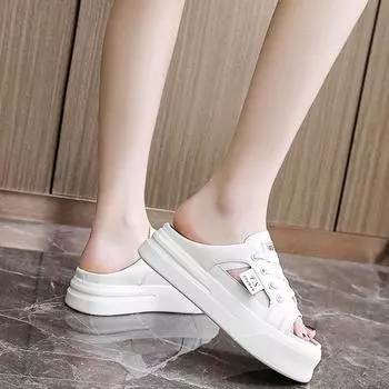 Летние новые женские повседневные тапочки, легкие дышащие повседневные туфли на платформе, шлепанцы, модные универсальные белые полутапочки 35 покинуть белый