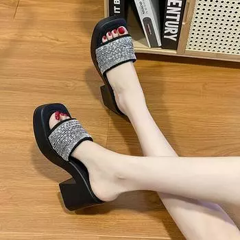 Летние новые женские сексуальные пляжные тапочки на платформе, босоножки на танкетке, модные женские шлепанцы со стразами, шлепанцы 35 бежевый