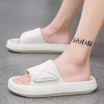 Летние пляжные шлепанцы на толстой подошве, мужские противоскользящие тапочки для ванной комнаты, мягкие сандалии, модные шлепанцы с мягкой подошвой, домашние домашние тапочки, обувь 38