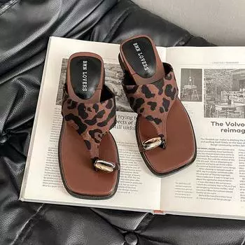Летние ретро леопардовые шлепанцы с металлическим зажимом на носке для женщин, танкетка, средний каблук, модные, для улицы, шлепанцы, пляжные шлепки 35 леопардовый