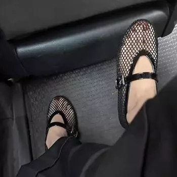 Летние сетчатые полые сандалии, женские туфли на плоской подошве, новинка 2024 года, пляжная обувь, удобная женская обувь на плоской подошве в стиле ретро 35 чёрный