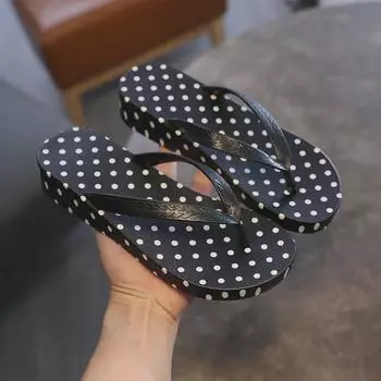 Летние шлепанцы на толстой подошве с противоскользящим покрытием и средним каблуком для ношения на открытом воздухе 39 чёрный