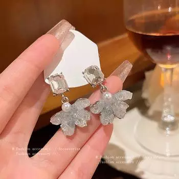 Летние свежие универсальные темпераментные синие сломанные серьги-цветы для женщин 1 pair