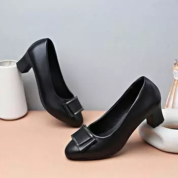 Летние туфли для женщин среднего возраста 2024 года, новые туфли для мам на среднем каблуке, рабочие туфли из мягкой кожи, женские туфли с одной педалью, маленькие кожаные туфли 35 чёрный
