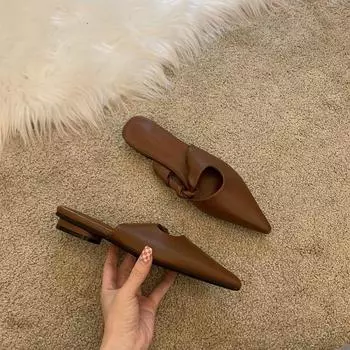 Летние уличные шлепанцы мюли с острым носком женские тапочки кожаные туфли для женщин 2024 черные сандалии на низком каблуке корейский стиль B распродажа I 35