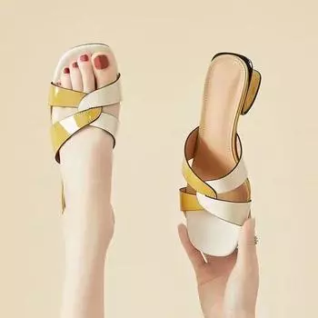 Летние универсальные женские тапочки-сандалии с квадратной головкой и контрастным узором «рыбий рот» на среднем каблуке 35 чёрный