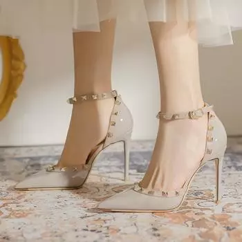 Летние женские босоножки на высоком каблуке с заклепками и заостренным каблуком, одна линия с пряжкой и запахом 33