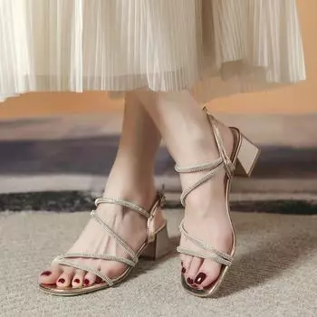 Летние женские босоножки с квадратным носком, пряжкой из стразов и толстым высоким каблуком 2024 года 34 шампанского