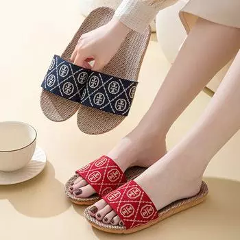 Летние женские нескользящие домашние тапочки на толстой подошве 35 красный