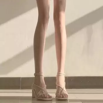 Летние женские римские сандалии на тонком ремешке во французском стиле на толстом высоком каблуке с защипнутым носком 34 белый