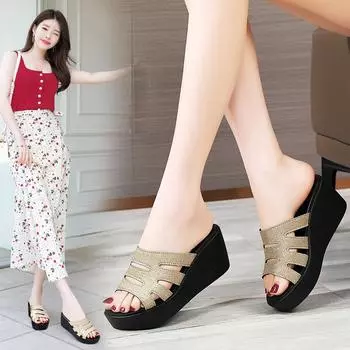 Летние женские скошенные свободные тапочки большого размера с толстой подошвой, женские босоножки на золотом каблуке с наклонной подошвой 34 чёрный