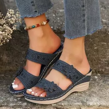 Летние женские тапочки, большие размеры, женская обувь, римские сандалии в стиле ретро, женские повседневные сандалии на танкетке с цветочным принтом, тапочки на платформе 36